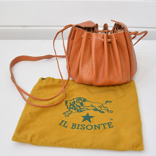 イルビゾンテ IL BISONTE ギャザー 巾着 型レザーショルダーバッグのお買取 | WARDROBE blog